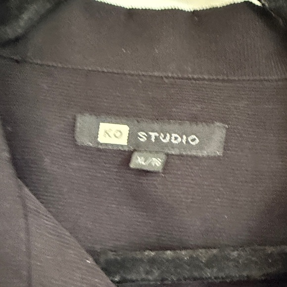 Men's Black and White Button-Up Shirt - Picture 2 of 4